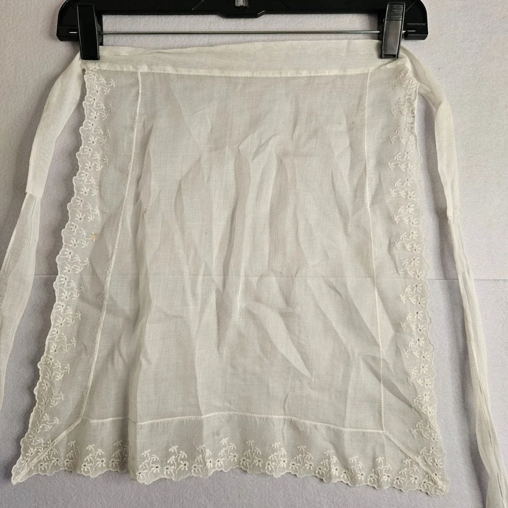 Vtg‎ Sheer White Half Apron Floral Eyelet Embroidered Scalloped Edge Victorian